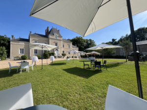 Cocktail au pied du château de la Pigossière