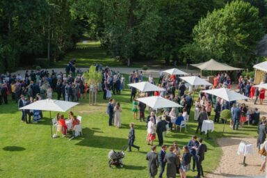 Vue vers l'allée cavalière et la Rivière Cocktail au pied du château de la Pigossière